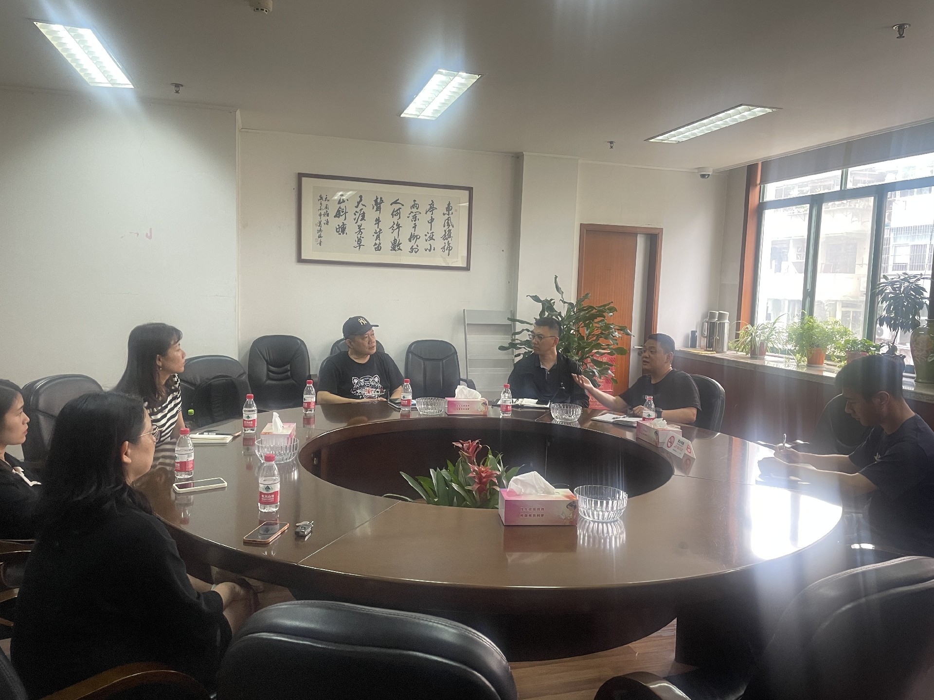 對接管理(lǐ)街(jiē)道(dào)、促進合作(zuò)發展